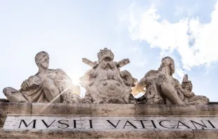 Imagem ilustrativa da entrada dos Museus do Vaticano.