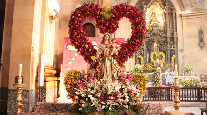 Nossa Senhora do Carmo na basílica a ela dedicada em São Paulo (SP)