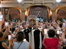 A urna com as relíquias de santa Teresinha já estiveram na basílica Nossa Senhora do Carmo, em Bela Vista (SP)