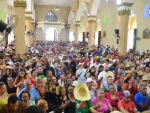 Milhares de romeiros na missa de despedida dos romeiros e bênção dos chapéus