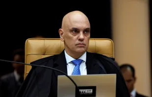 Ministro Alexandre de Moraes na sessão plenária do STF em 3 de abril