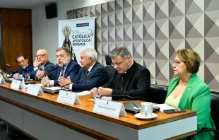 Cerimônia da instituição da Frente Parlamentar Católica Apostólica no Senado. Da esquerda para a direita: Representante de Taiwan no Brasil, Benito Liao; Senador Esperidião Amin; Senador Flávio Arns; Senador Astronauta Marcos Pontes; Arcebispo de Brasília, dom Paulo Cezar Costa e a Senadora Jussara Lima