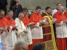 Alguns dos 21 novos cardeais da Igreja Católica, que foram criados hoje pelo papa Francisco num consistório ordinário público na basílica de São Pedro, no Vaticano