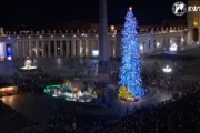 A árvore de Natal e o presépio são inaugurados no Vaticano.