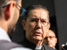 O cardeal Miguel Ángel Ayuso Guixot, natural de Sevilha, Espanha, serviu como prefeito do Dicastério para o Diálogo Inter-religioso.