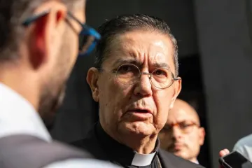 O cardeal Miguel Ángel Ayuso Guixot, natural de Sevilha, Espanha, serviu como prefeito do Dicastério para o Diálogo Inter-religioso.