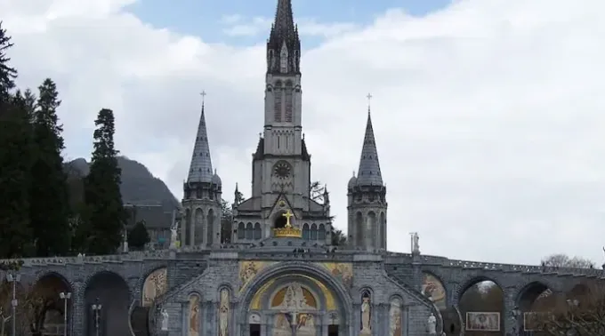 Basílica do Rosário no Santuário de Lourdes. ?? 