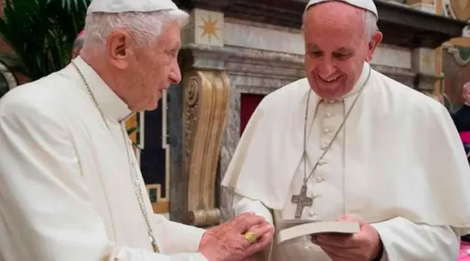 Bento e Francisco no Vaticano na celebração dos 65 anos de Bento XVI como sacerdote. ?? 