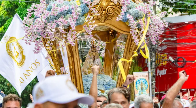 Berlinda com a imagem de Nossa Senhora de Nazaré ?? 