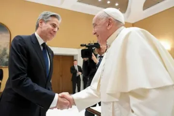 Papa Francisco recebe o secretário de Estado dos EUA, Antony Blinken, no Vaticano em 27 de novembro de 2024.