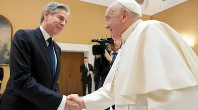 Papa Francisco recebe o secretário de Estado dos EUA, Antony Blinken, no Vaticano em 27 de novembro de 2024. ?? 