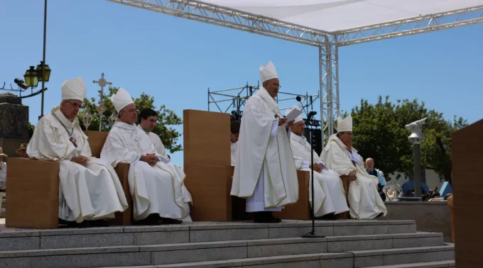 Cardeal José Tolentino na missa de encerramento do V Congresso Eucarístico Nacional