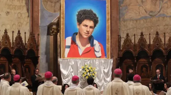 Imagem de Carlo Acutis na missa de beatificação em Assis, Itália, em 10 de outubro de 2020. ?? 