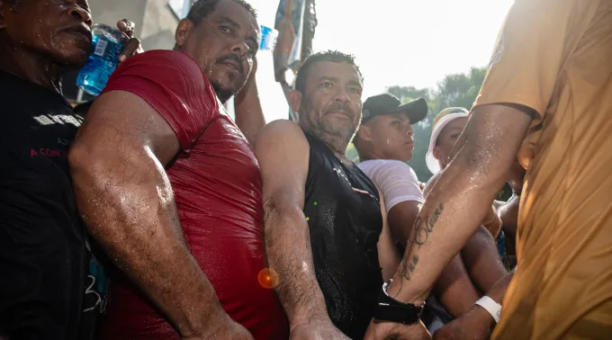 Promesseiros durante o Círio de Nazaré ?? 