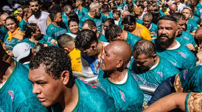 Devotos no Círio de Nazaré 2024 ?? 