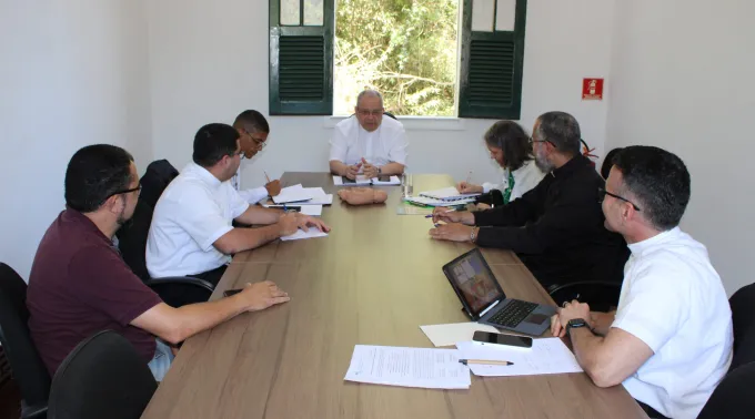 Dom Joel Portella Amado reunido com a Comissão Diocesana em Defesa da Vida. ?? 