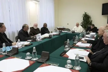 Papa Francisco e o Conselho de Cardeais na Casa Santa Marta, no Vaticano.