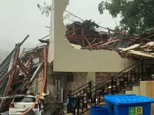 O salão do santuário da Gruta de Nossa Senhora de Lourdes ficou totalmente destruído pelo deslizamento de terra