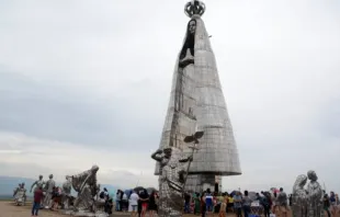 Estátua de Nossa Senhora Aparecida