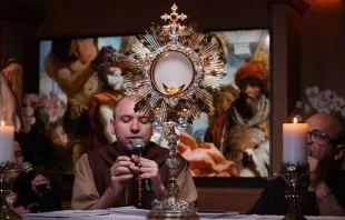 Frei Gilson no Rosário da Madrugada com o padre Edimilson Cunha.