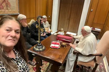 Fundadores da Fazenda da Esperança com o papa Francisco.