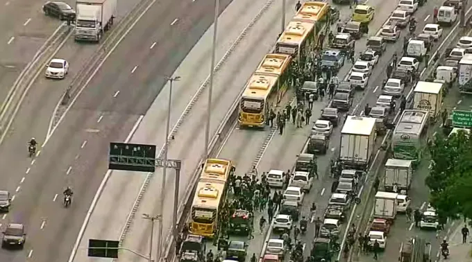 Avenida Brasil, em 24 de outubro