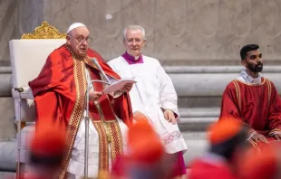 O Papa Francisco celebra a missa da Solenidade de São Pedro e São Paulo em 29 de junho de 2024.