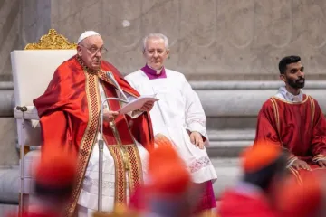 O Papa Francisco celebra a missa da Solenidade de São Pedro e São Paulo em 29 de junho de 2024