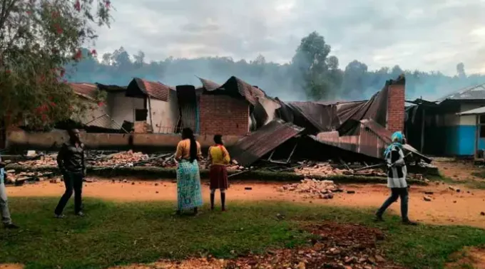 Hospital na cidade de Maboya (Congo) depois de ataque armado. ?? 