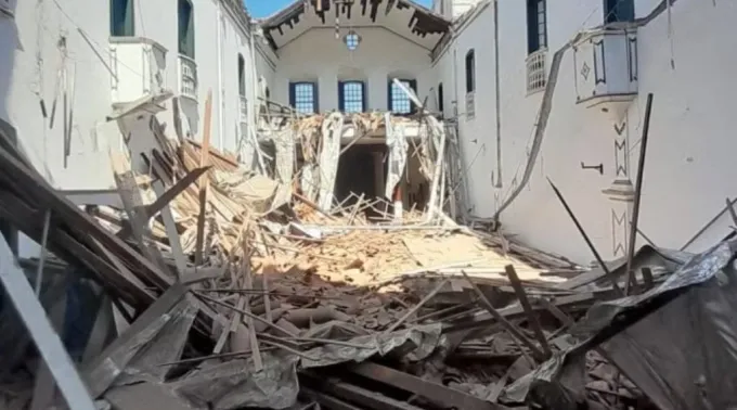 Desabamento do telhado da Igreja da Ordem Primeira do Carmo em Angra dos Reis (RJ). ?? 