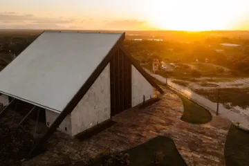 Igreja do Ressuscitado que passou pela Cruz