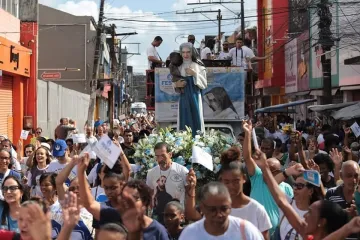 Procissão da memória de santa Dulce dos Pobres