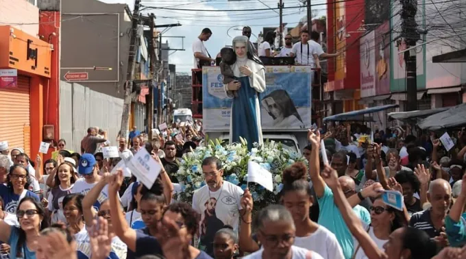 Procissão da memória de santa Dulce dos Pobres