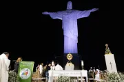 Adoração ao Santíssimo na vigília de Ano Novo 2025 no Santuário Cristo Redentor.