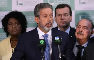 Arthur Lira estava com os líderes partidários e representantes de bancadas temáticas da Casa quando anunciou que o PL 1904 será debatido no segundo semestre