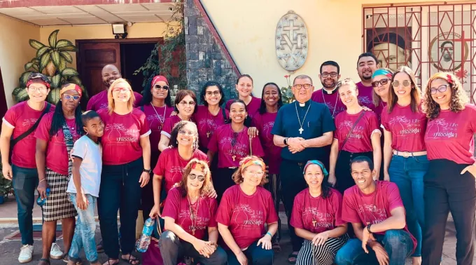 Os voluntários da expedição de 2024, na casa do bispo de Madagascar. ?? 