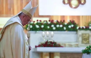 Papa Francisco celebra a missa na Catedral Católica Caldeia de São José, em Bagdá, Iraque, 6 de março de 2021