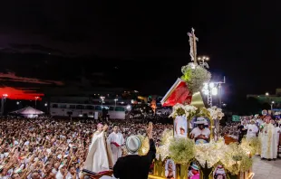 Multidão reunida no encerramento da Romaria do Bom Jesus da Lapa em 6 de agosto.