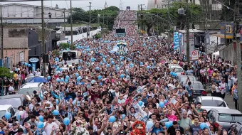 Devotos na 211ª procissão em honra a Nossa Senhora do Rocio.