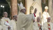 Primeiro bispo do ordinariato para convertidos do anglicanismo é ordenado na Inglaterra
