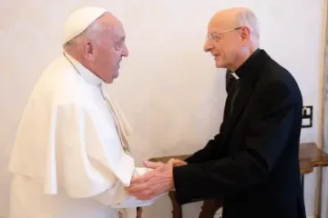 O papa Francisco recebe o prelado da Opus Dei, monsenhor Fernando Ocáriz.