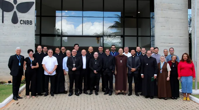 Padres reunidos na sede da CNBB em Brasília. ?? 