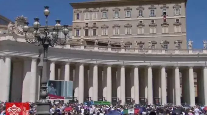 O papa Francisco presidiu a oração do Ângelus neste domingo, 25 de agosto, diante dos fiéis reunidos na Praça de São Pedro, no Vaticano. ?? 