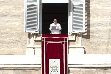 Papa Francisco na varanda do Palácio Apostólico