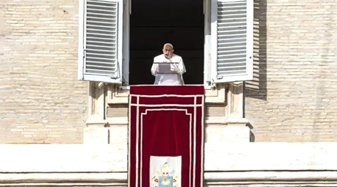 Papa Francisco na varanda do Palácio Apostólico