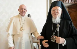 Papa Francisco durante encontro com o Patriarca Ecumênico Bartolomeu I no Vaticano, em 4 de outubro de 2021.