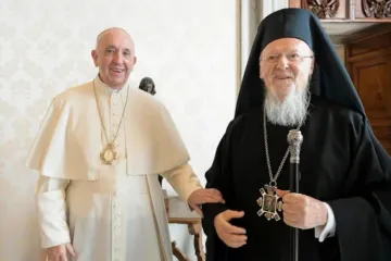 Papa Francisco durante encontro com o Patriarca Ecumênico Bartolomeu I no Vaticano, em 4 de outubro de 2021.