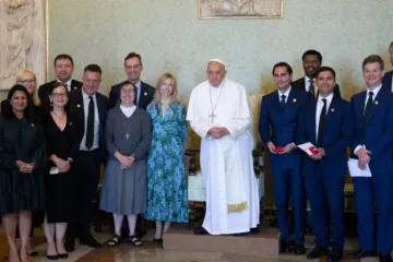 Papa Francisco com CEOs de empresas e bancos.
