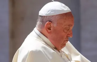 O papa Francisco pede pela população de Gaza "devastada pela guerra" e renova seu chamado à paz.