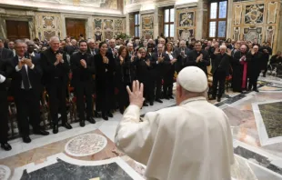 Papa Francisco se reúne com a comunidade acadêmica do Pontifício Instituto Teológico João Paulo II para as Ciências do Matrimônio e da Família, no Vaticano, segunda-feira, 25 de novembro de 2024.